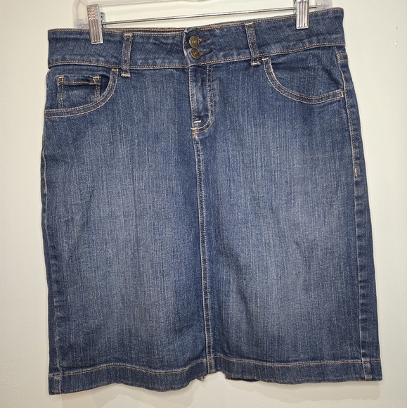 OLD NAVY Women's Jean Skirt Sz 6 - Picture 1 of 5